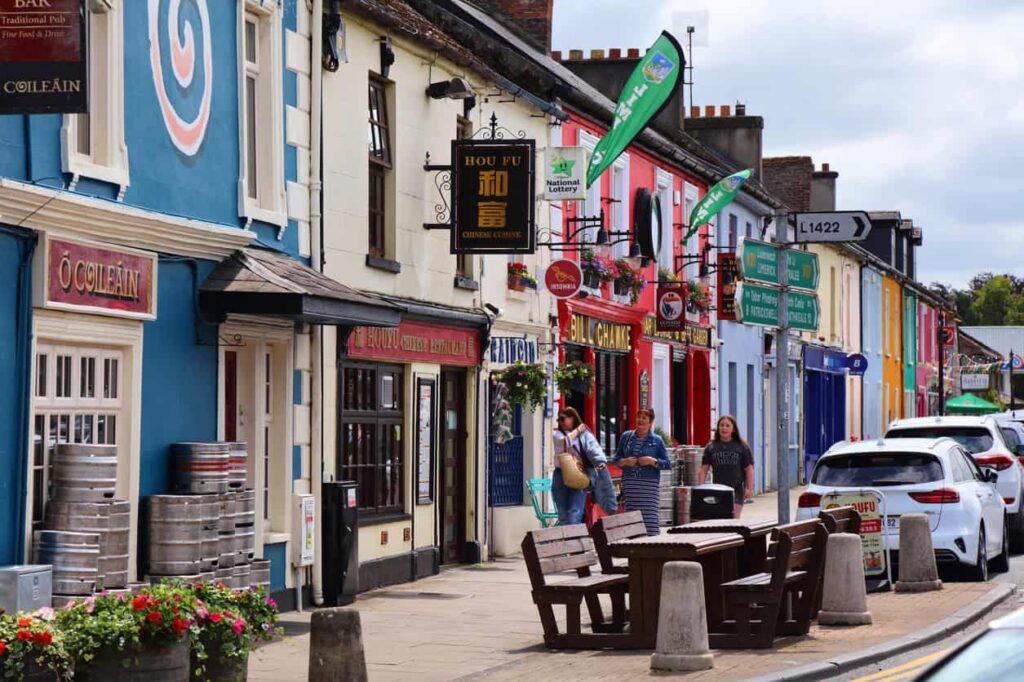 Students left in limbo weeks after Irish language school closes