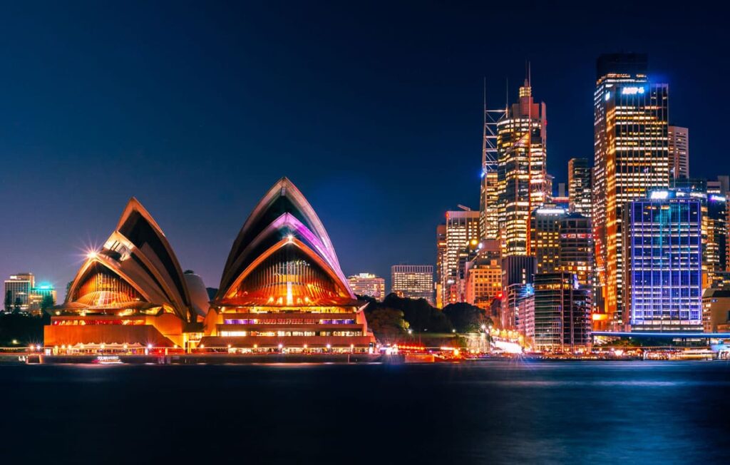 Australia moves to reduce net migration with new restrictions on student family members and “visa hopping” - ICEF Monitor